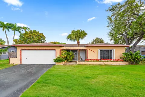8821 NW 3rd St, Pembroke Pines, FL 33024
