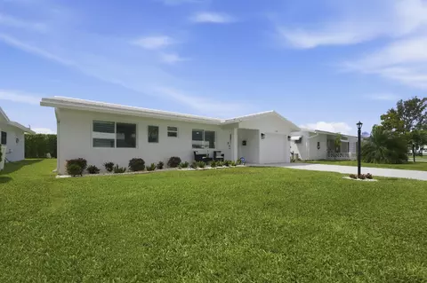2390 SW 14th Ave, Boynton Beach, FL 33426
