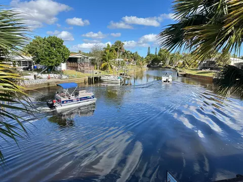 121 SE Paradise Pl, Stuart, FL 34997