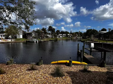 121 SE Paradise Pl, Stuart, FL 34997