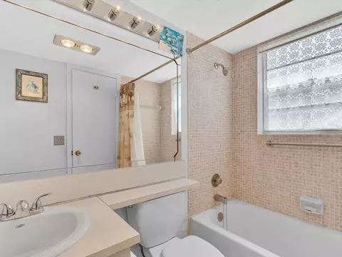 Bath - 5 Markham A #A, Deerfield Beach, FL 33442 photo 2 of 2
