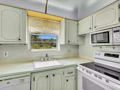 Kitchen - 5 Markham A #A, Deerfield Beach, FL 33442 photo 1 of 2