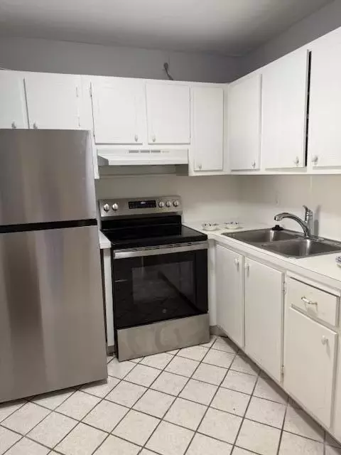 3320 Lake Osborne Dr #107, Lake Worth Beach, FL 33461