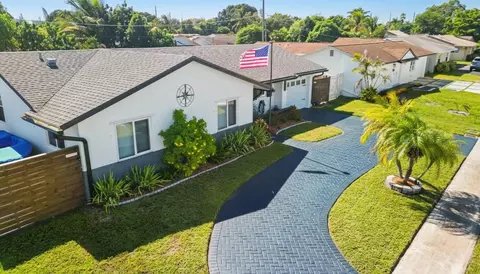 8610 NW 46th St, Lauderhill, FL 33351