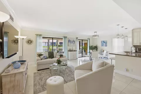 10223 N Circle Lake Dr #102, Boynton Beach, FL 33437