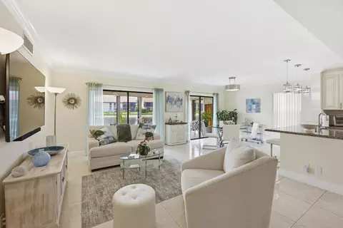 10223 N Circle Lake Dr #102, Boynton Beach, FL 33437