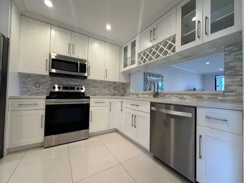 10630 NW 14th St #118, Plantation, FL 33322