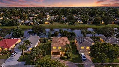 2462 Westmont Pl, Royal Palm Beach, FL 33411