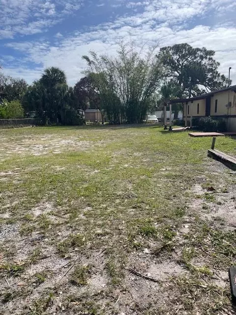 000 N 25th St, Fort Pierce, FL 34994
