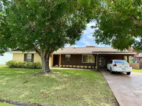 532 SE Brookside Ter, Port Saint Lucie, FL 34983