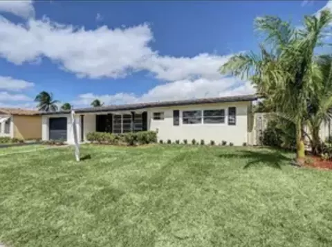 219 SE 13th St, Deerfield Beach, FL 33441