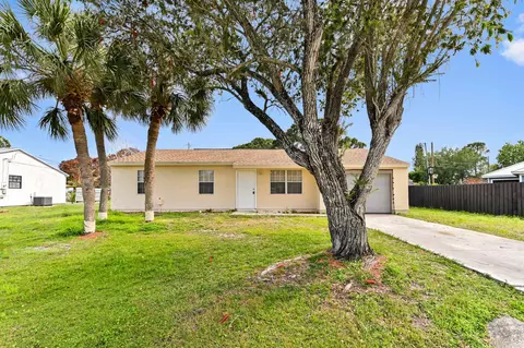 2441 SE University Ter, Port Saint Lucie, FL 34952