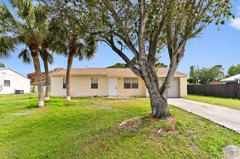 2441 SE University Ter, Port Saint Lucie, FL 34952