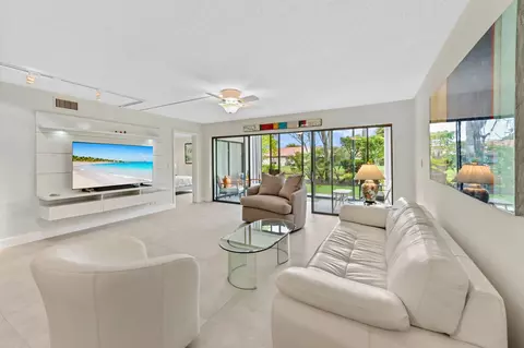 5743 Fairway Park Ct #105, Boynton Beach, FL 33437