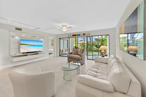 5743 Fairway Park Ct #105, Boynton Beach, FL 33437
