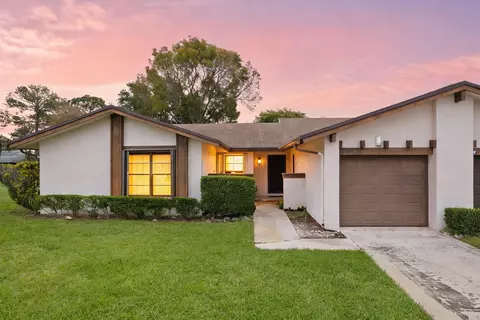 3804 Devenport Ct, Greenacres, FL 33463