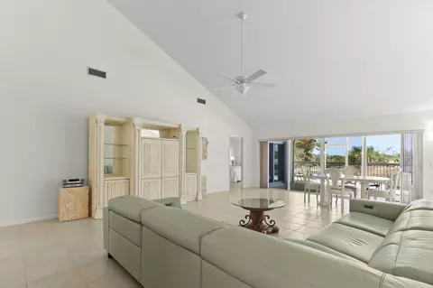 327 Ridge Rd, Jupiter, FL 33477 photo 2