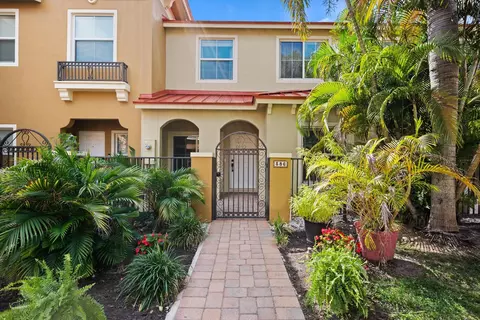 386 Lake Monterey Cir, Boynton Beach, FL 33426