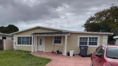 4250 SW 24th St, West Park, FL 33023
