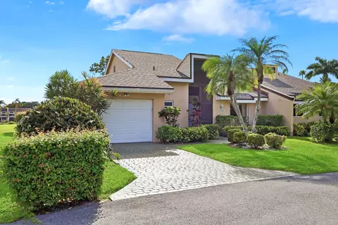 6974 Fountains Cir, Lake Worth, FL 33467