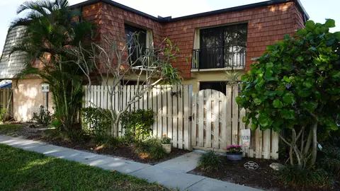 273 Arabian Rd #273, Palm Springs, FL 33461
