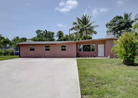 612 Hibiscus Dr, Royal Palm Beach, FL 33411