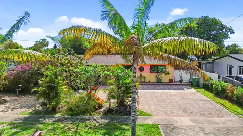 112 San Juan Dr, Palm Springs, FL 33461