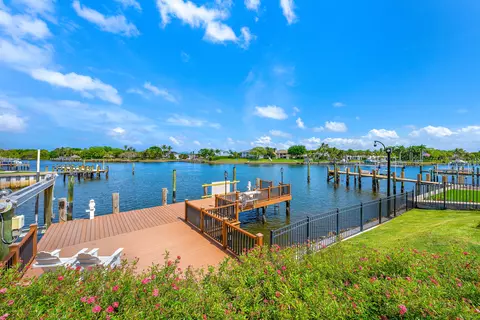 12864 S Shore Dr, Palm Beach Gardens, FL 33410