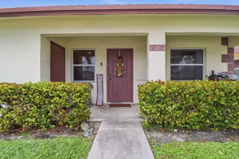 209 NE 35th St, Oakland Park, FL 33334