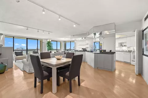 1900 Consulate Pl #1906, West Palm Beach, FL 33401