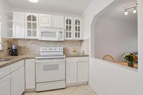 8305 Sunrise Lakes Blvd #308, Sunrise, FL 33322