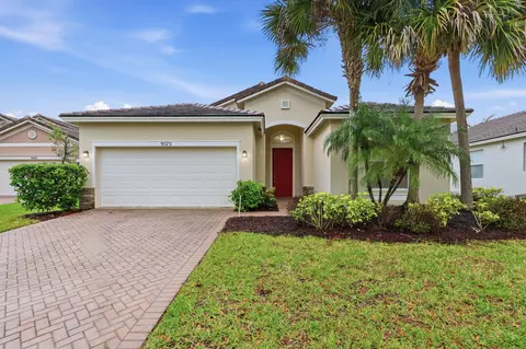 9573 SW Flowermound Cir, Port Saint Lucie, FL 34987