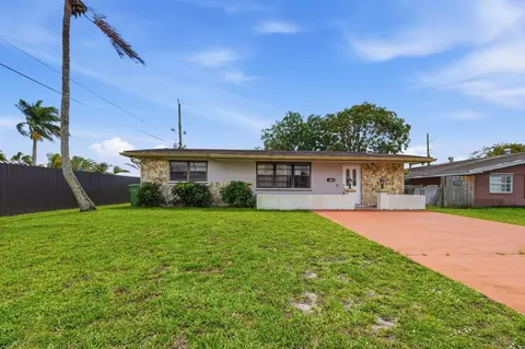 7670 NW 11th Ct, Pembroke Pines, FL 33024