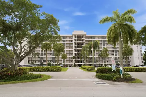 3100 N Palm Aire Dr #208, Pompano Beach, FL 33069
