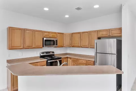 995 Abaco Ln, Riviera Beach, FL 33404