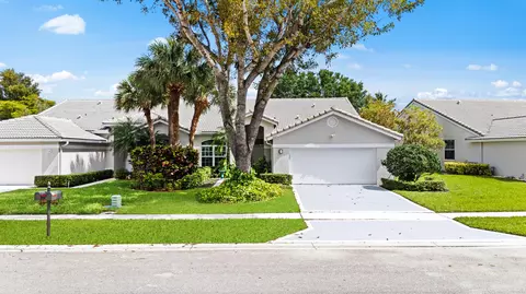7825 Aberdeen Lakes Dr, Boynton Beach, FL 33472