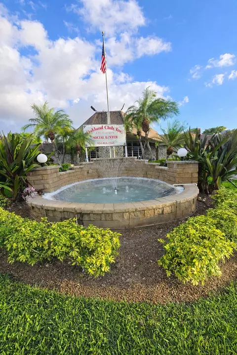 3940 NW 42nd Ave #221, Lauderdale Lakes, FL 33319