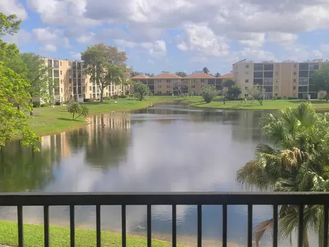 7900 NW 50th St # 304, Lauderhill, FL 33351