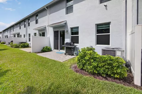 Exterior - 5786 SEdgewater Cir, Stuart, FL 34997 photo 4 of 8