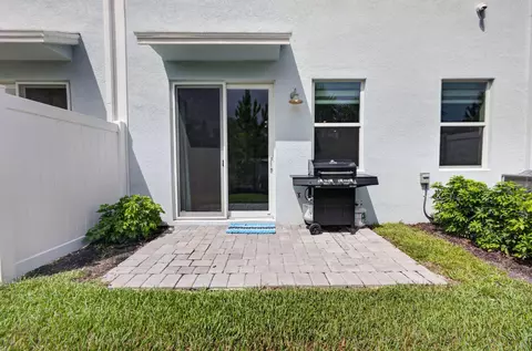 Exterior - 5786 SEdgewater Cir, Stuart, FL 34997 photo 5 of 8