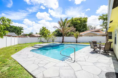246 Natchez Ct, Royal Palm Beach, FL 33411