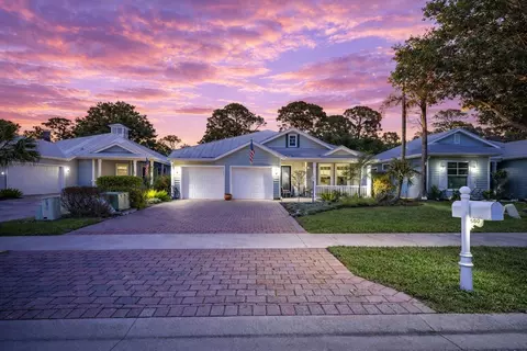 580 NE Canoe Park Cir, Port Saint Lucie, FL 34983