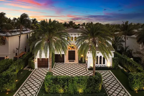 520 NE Waterway Ln, Boca Raton, FL 33432