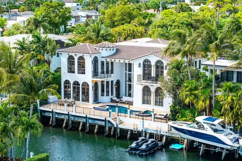520 NE Waterway Ln, Boca Raton, FL 33432