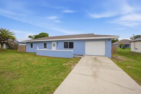 424 SE Fallon Dr, Port Saint Lucie, FL 34983
