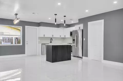 915 SW 3rd St, Boynton Beach, FL 33435