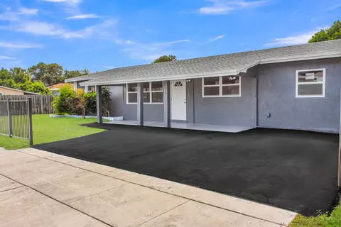 915 SW 3rd St, Boynton Beach, FL 33435