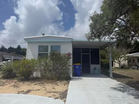 8008 SE Swan Ave, Hobe Sound, FL 33455