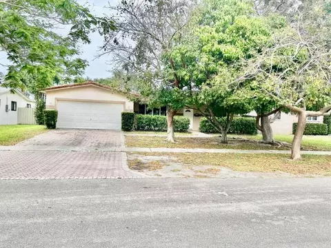 4913 Mckinley St, Hollywood, FL 33021