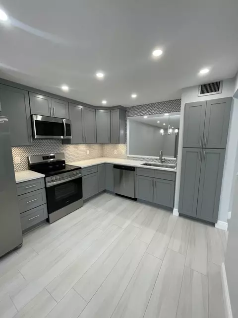6698 10th Ave N, Greenacres, FL 33467